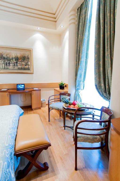 קיפיסיה Pentelikon Hotel חדר תמונה